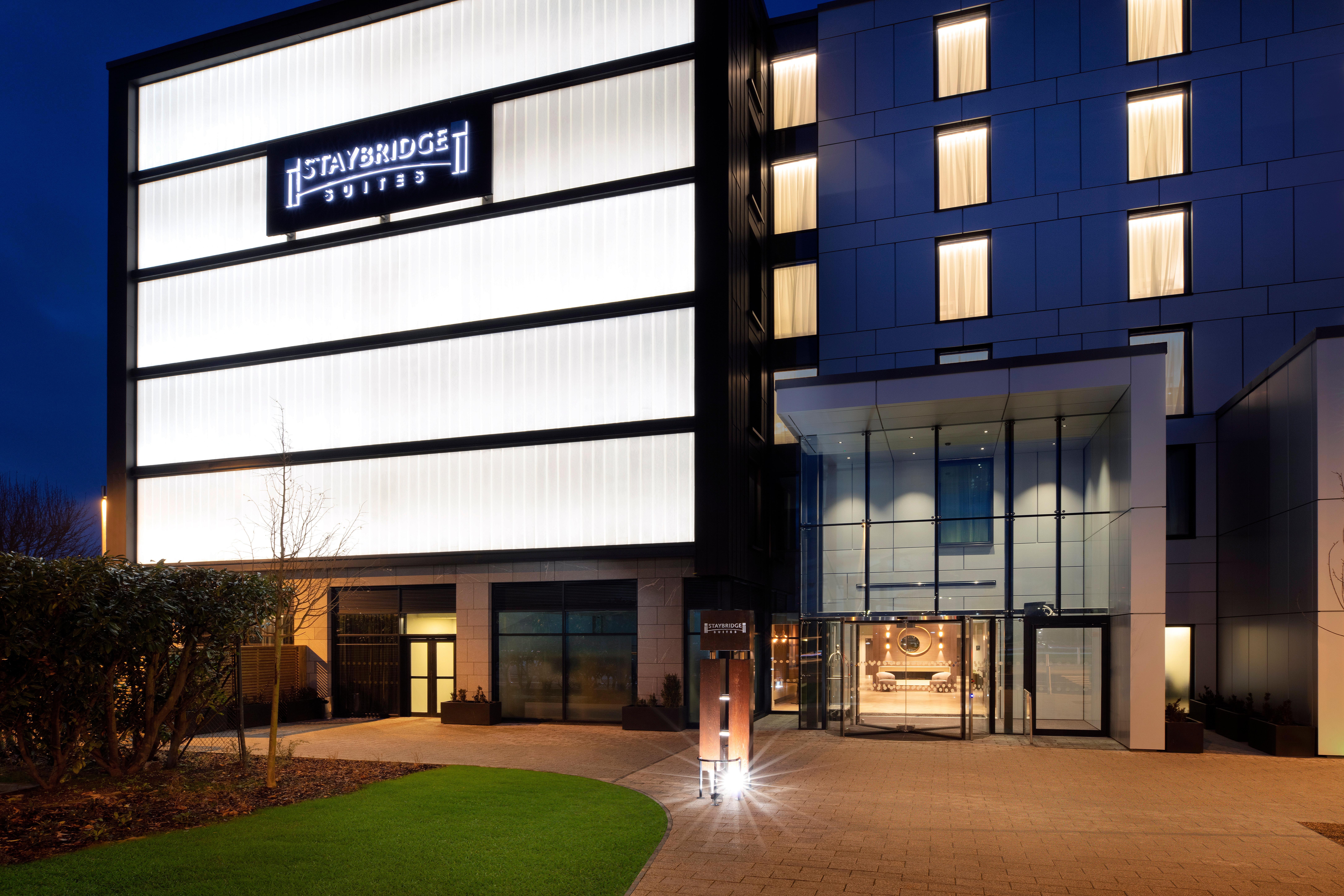 Staybridge Suites London Heathrow - Bath Road, An Ihg Aparthotel Хитроу Экстерьер фото