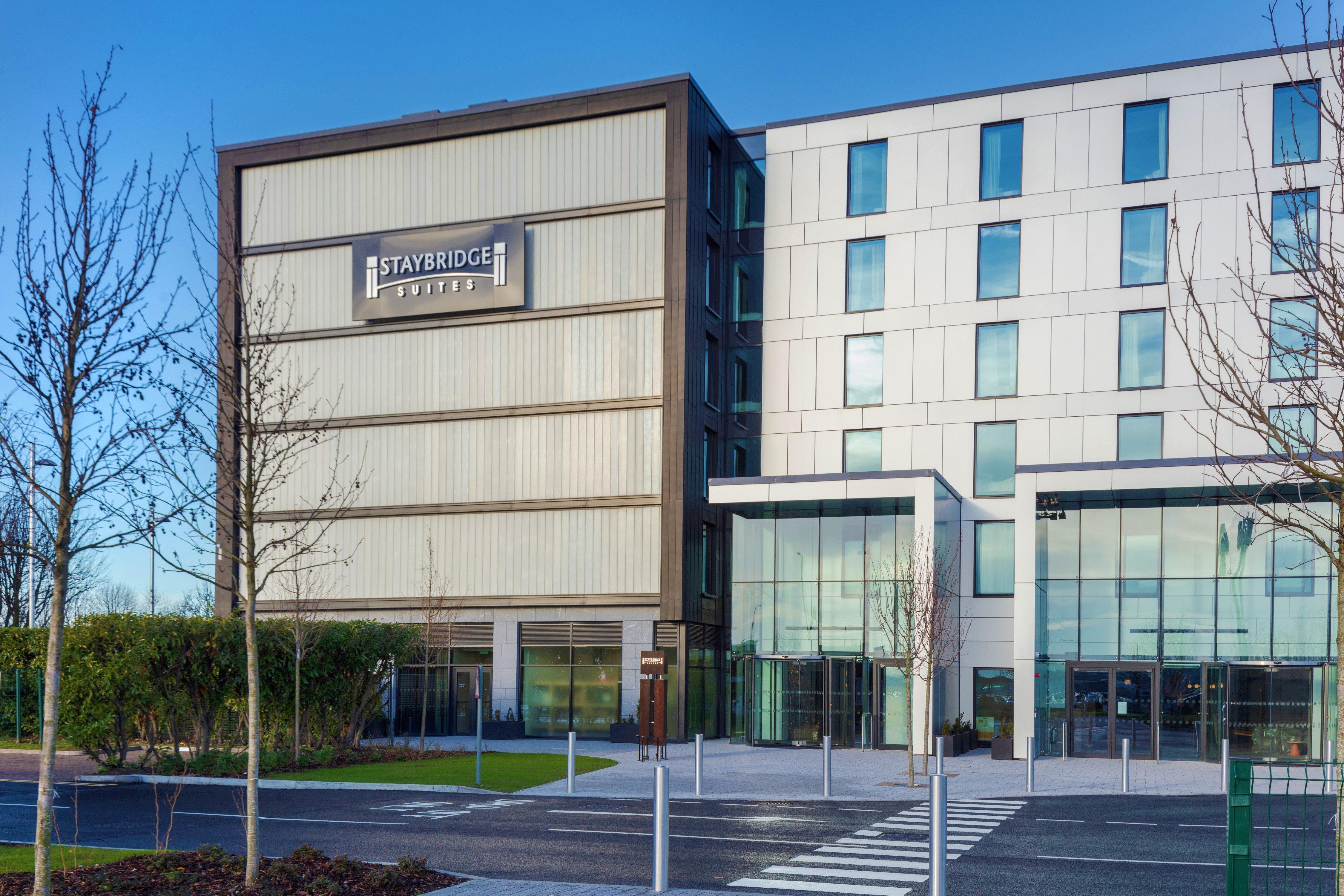 Staybridge Suites London Heathrow - Bath Road, An Ihg Aparthotel Хитроу Экстерьер фото